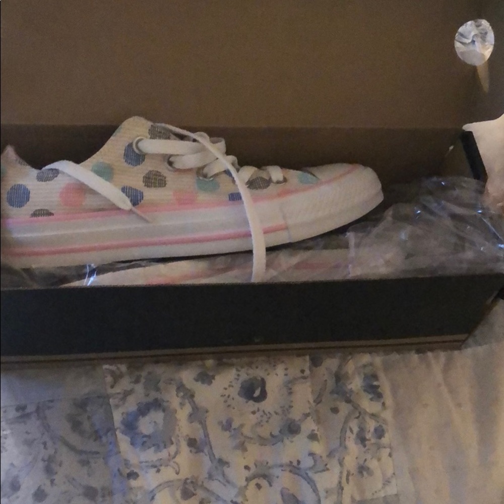 Shoes - Picture 2 of 2